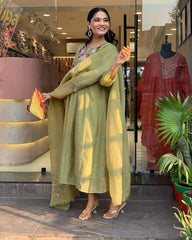 Women Green Cotton Embroidery Kurta Pant and Organza Dupatta set