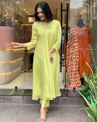 Women Green Cotton Kurta Pant and Mulmul Dupatta set