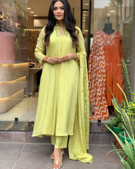 Women Green Cotton Kurta Pant and Mulmul Dupatta set