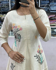 Women Off-White Cotton Hand Aari Work Co-Ord set