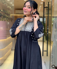 Women Black Cotton white Embroidery Kurta Pant set