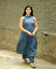 Women Blue Cotton Womanhood Squares Kurta Pant set