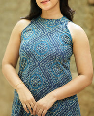 Women Blue Cotton Womanhood Squares Kurta Pant set