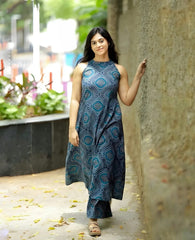 Women Blue Cotton Womanhood Squares Kurta Pant set
