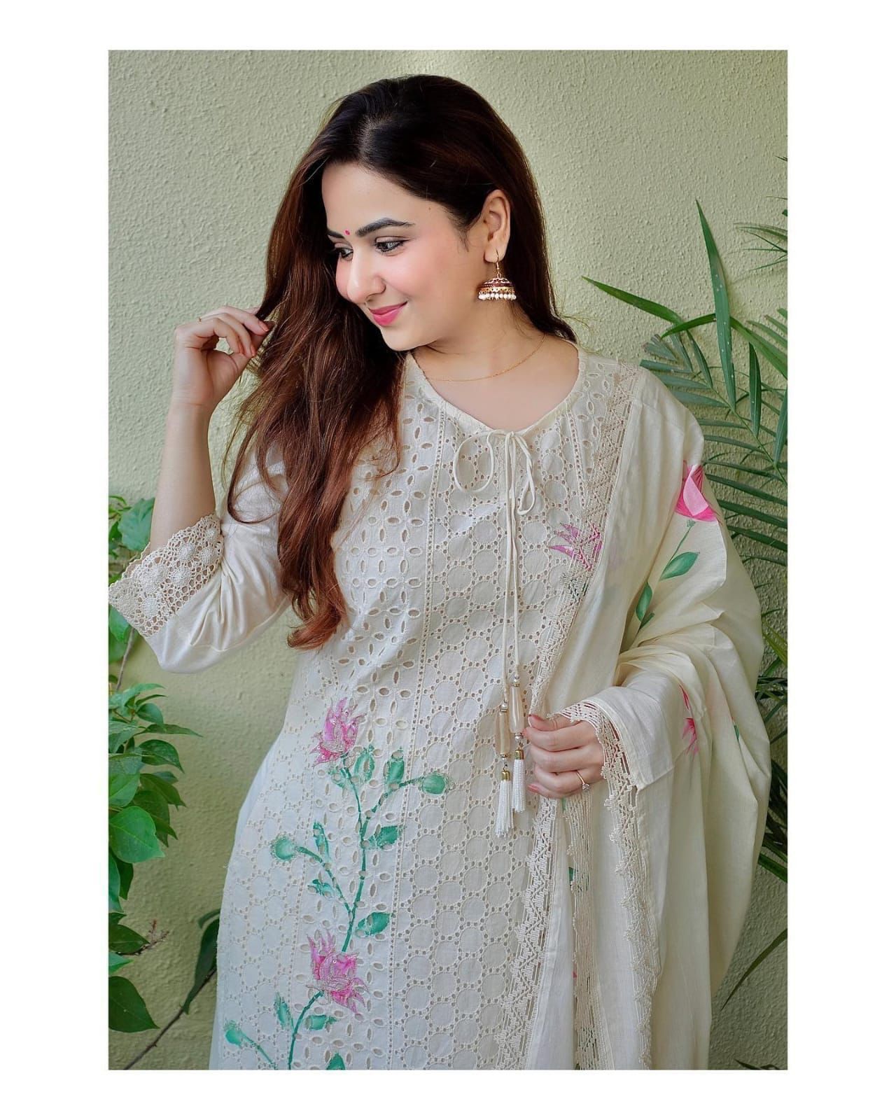 Trendy Chikankari Schifli Mulmul Dupatta and Kurta Pant Set