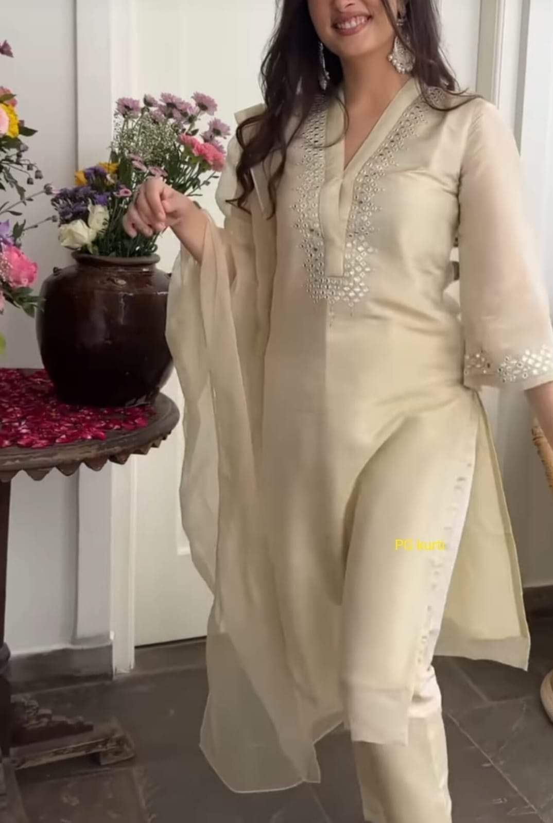 Women Off-White Chanderi Kurta pant and Dupatta set