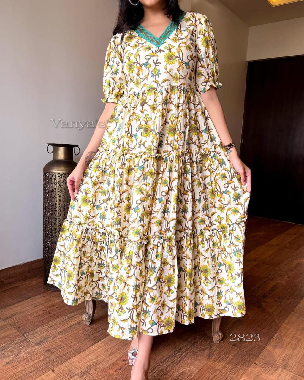 Women Off-White Anarkali Gown