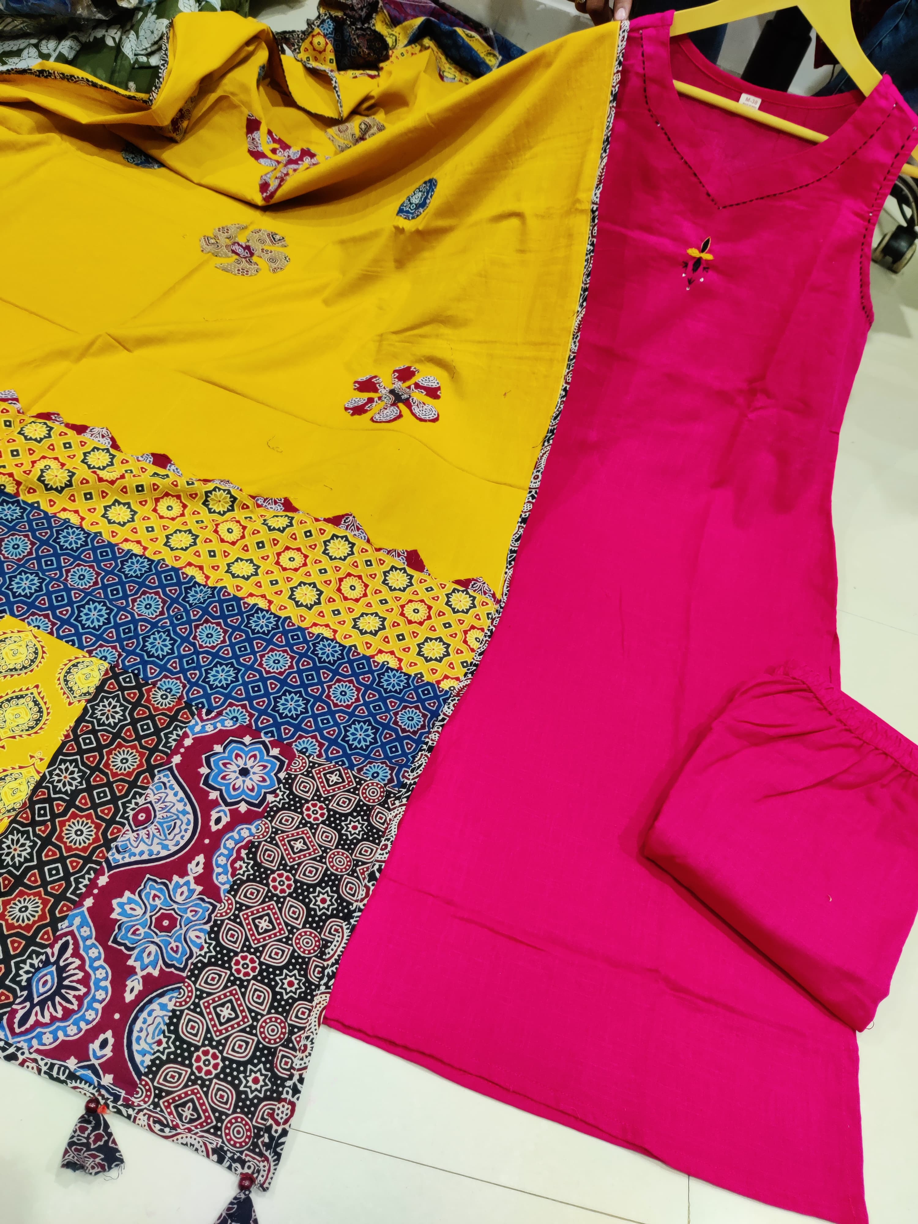 Women Cotton Pink Sleeveless Kurta Pant and Dupatta set