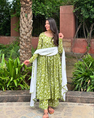 Women Cotton Green Kurta Pant and Dupatta set