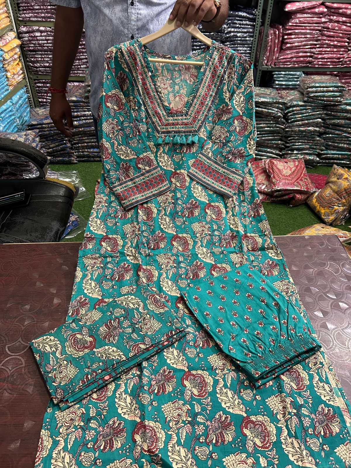 Women Cotton Green Kurta pant and Dupatta set