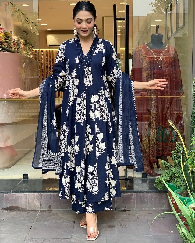 Women Cotton Navy Blue Kurta Pant and Dupatta set