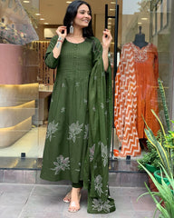 Women Cotton Green Kurta Pant and Dupatta set