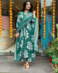 Women Cotton Green Kurta Pant and Dupatta set