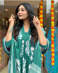 Women Cotton Green Kurta Pant and Dupatta set