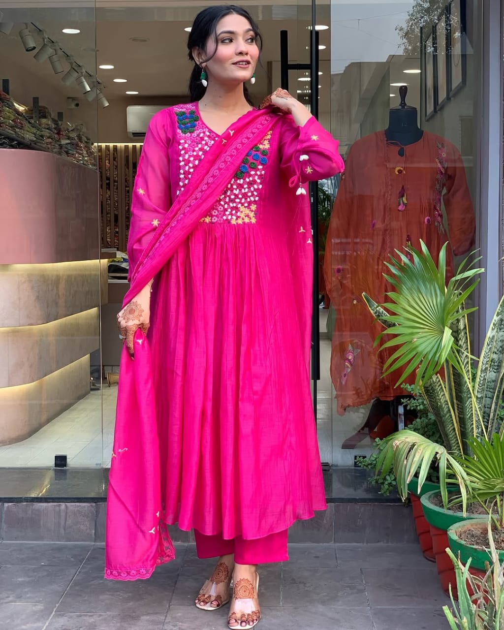 Women Pink Cotton Embroidery Kurta pant and Mulmul Dupatta set