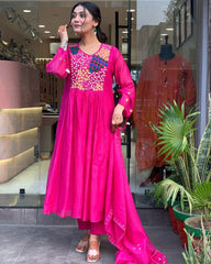 Women Pink Cotton Embroidery Kurta pant and Mulmul Dupatta set