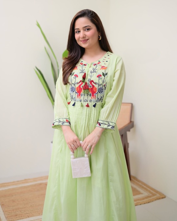Women Green Cotton Embroidery Kurta Pant set