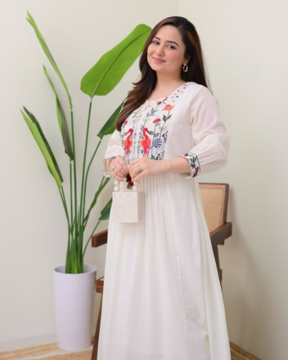 Women White Cotton Embroidery Kurta Pant set