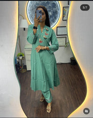 Women English Green Cotton Bird Embroidery Kurta Pant set