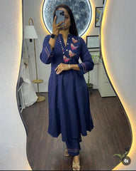 Women Navy Blue Cotton Bird Embroidery Kurta Pant set