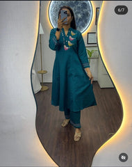 Women Teal Blue Cotton Bird Embroidery Kurta Pant set