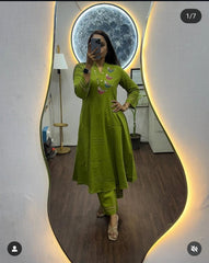 Women Green Cotton Bird Embroidery Kurta Pant set