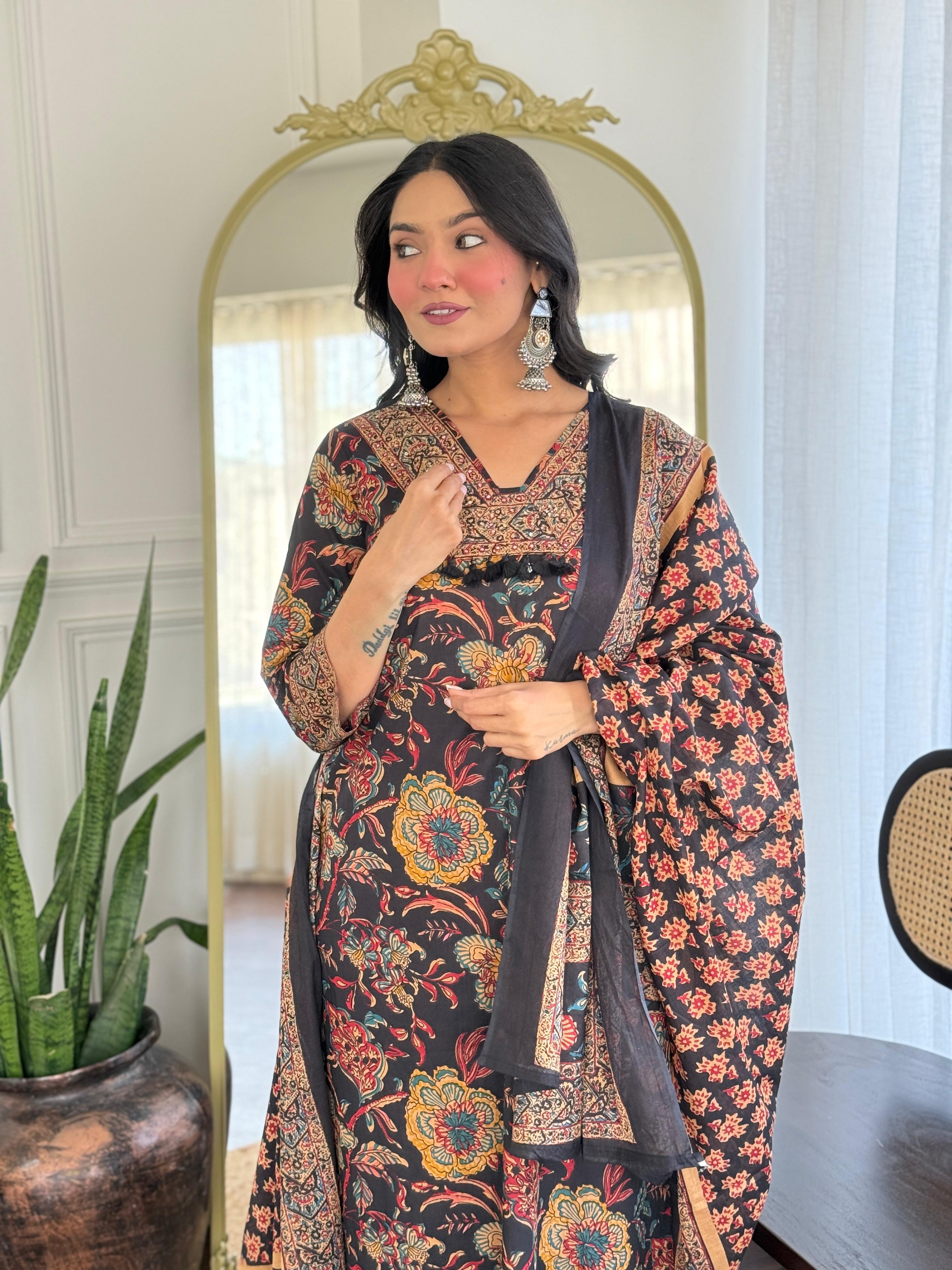 Women Multicolor Cotton Tussle Kurta Pant and Dupatta set