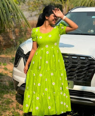Women Green Cotton Dazy Flower Middi Gown