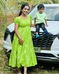 Women Green Cotton Dazy Flower Middi Gown