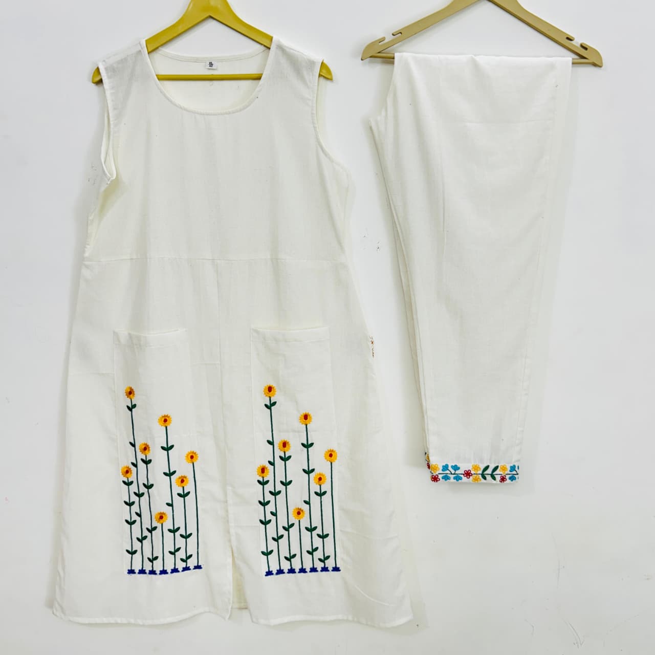 Women White Cotton Thread Detailing Kurta Pant set