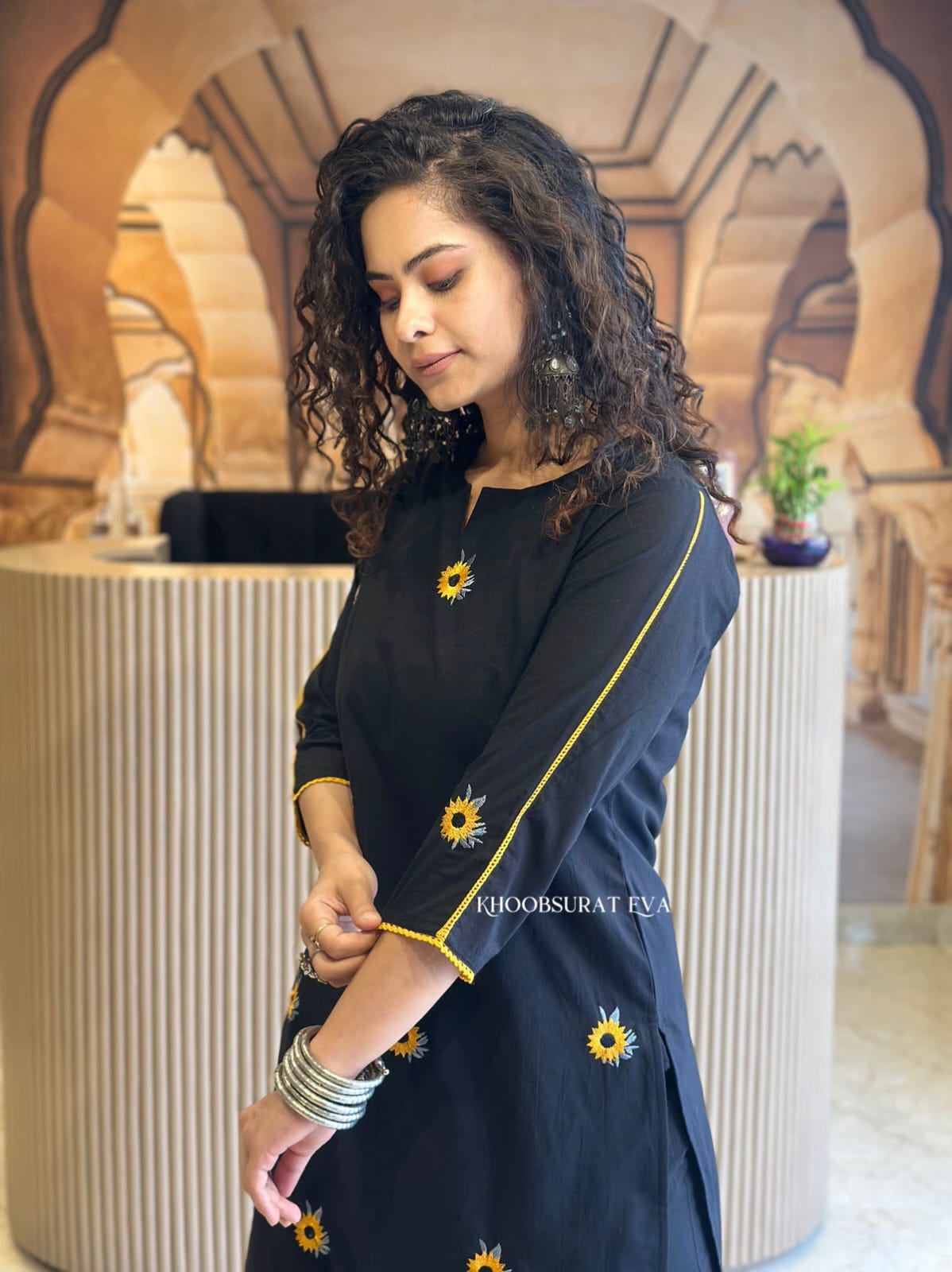 Women Black Cotton Sunflower Embroidery Kurta Pant set
