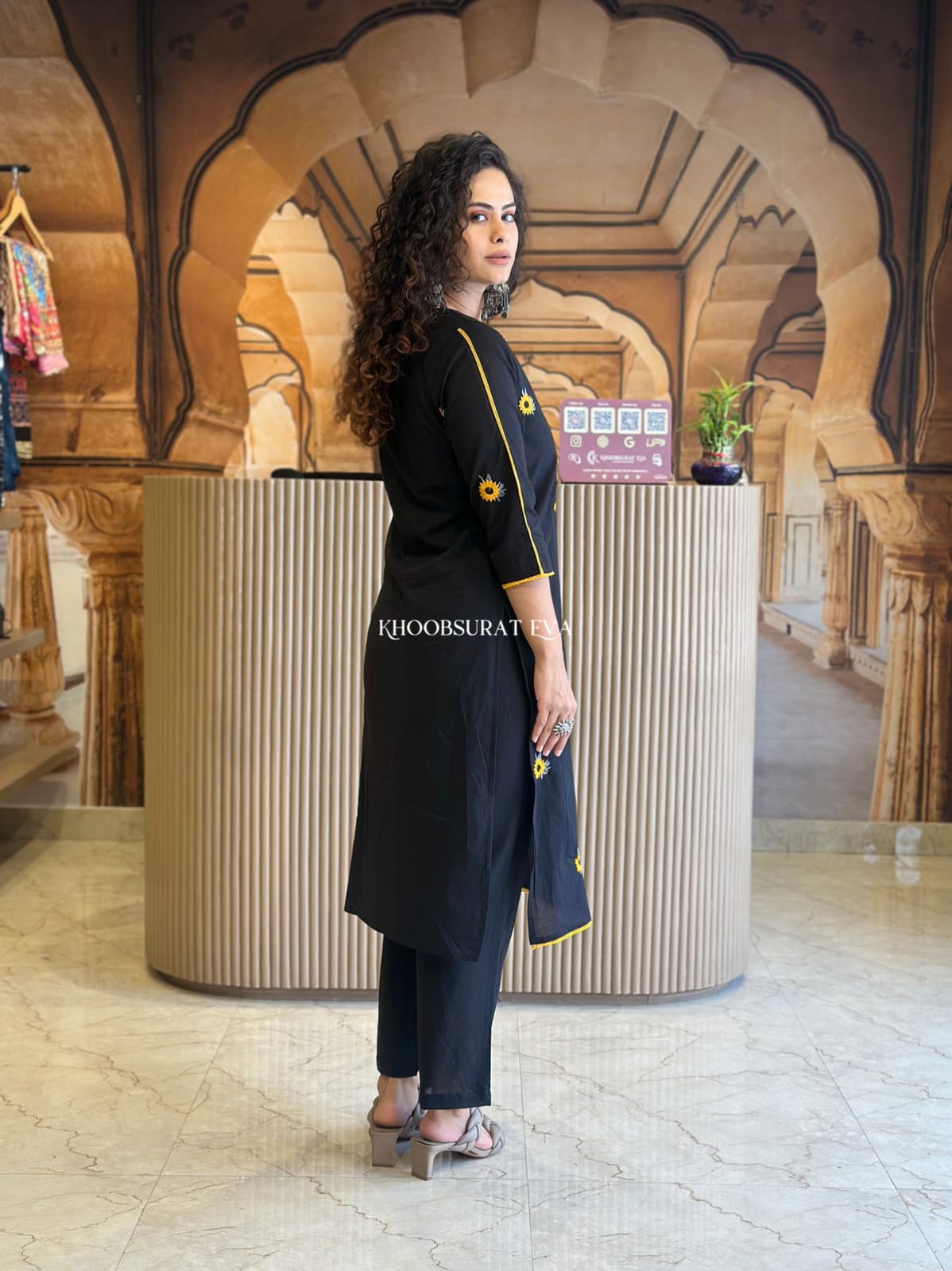 Women Black Cotton Sunflower Embroidery Kurta Pant set