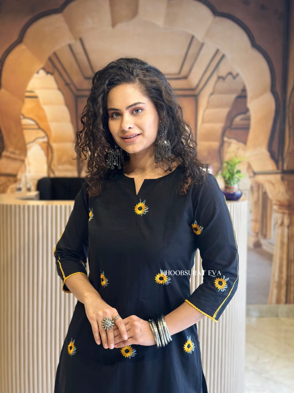 Women Black Cotton Sunflower Embroidery Kurta Pant set