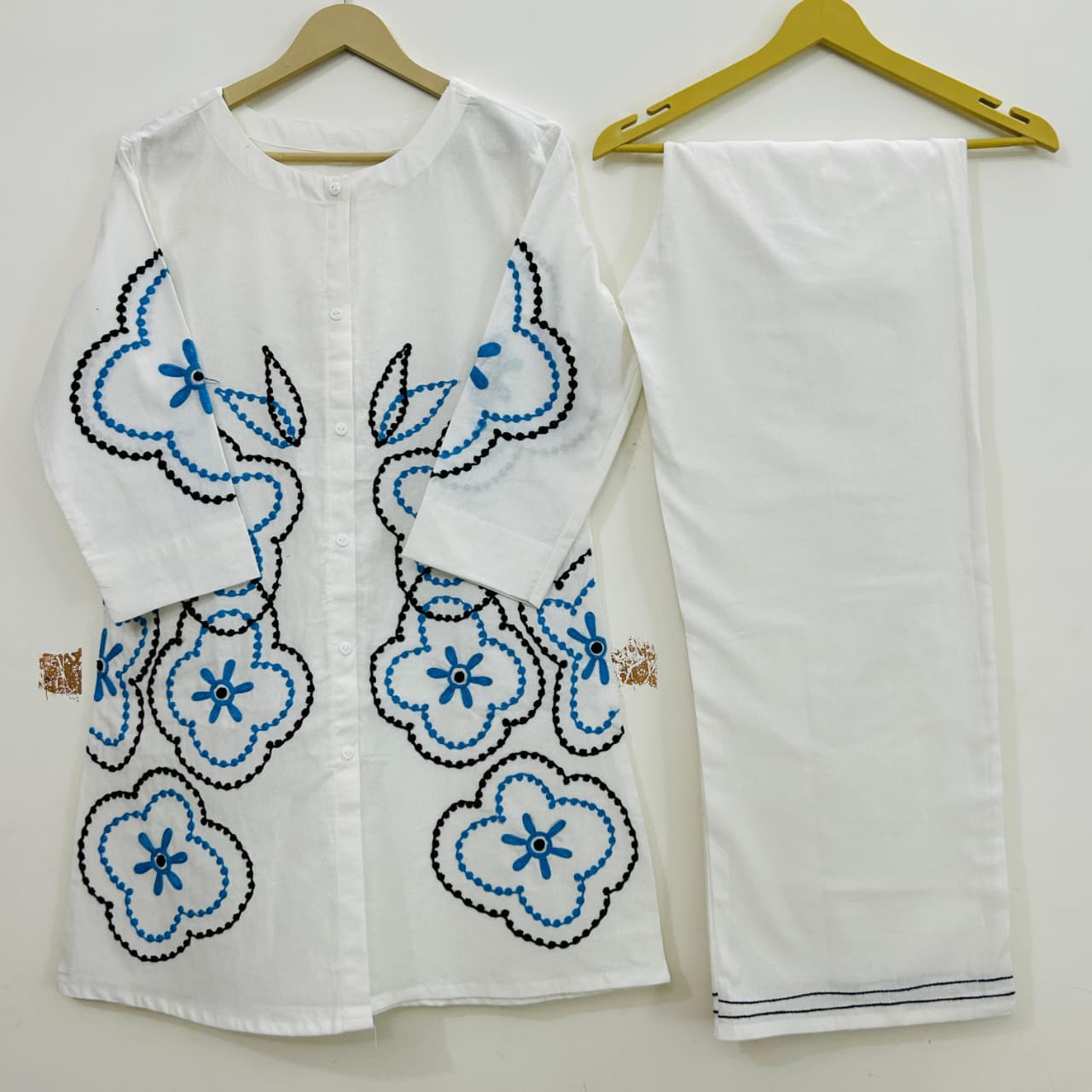Women White Cotton Aari Thread Detailing Co-Ord set
