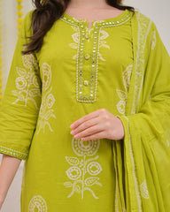 Women Green Cotton Discharge Print Kurta Pant and Dupatta set