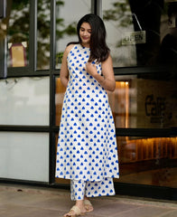 Women White Cotton Blue Hearts Sleeveless Kurta Pant set