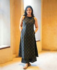 Women Blue Cotton Womanhood Petals Kurta Pant set