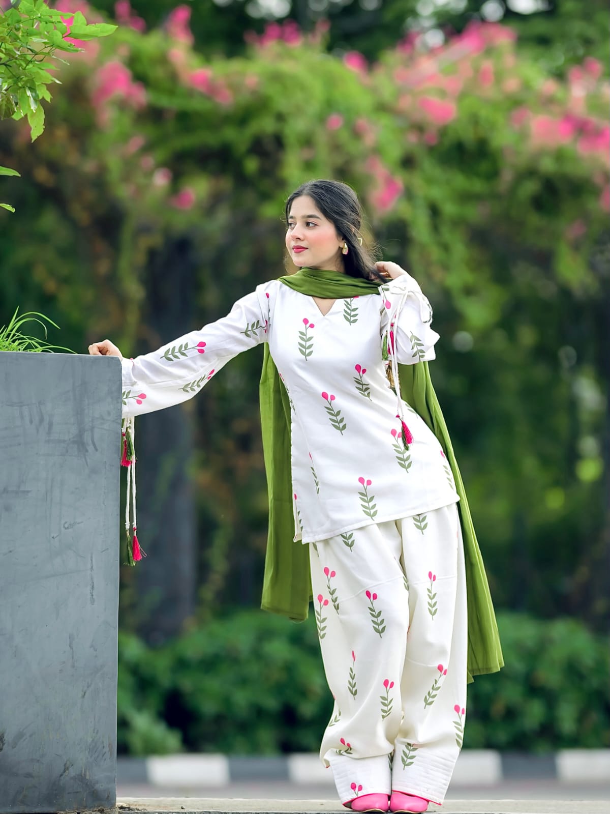 Women White Cotton Berry Kurta Pant and Green Dupatta set